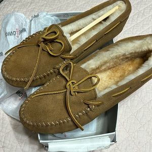 Minnetonka Slipper Women’s size 9